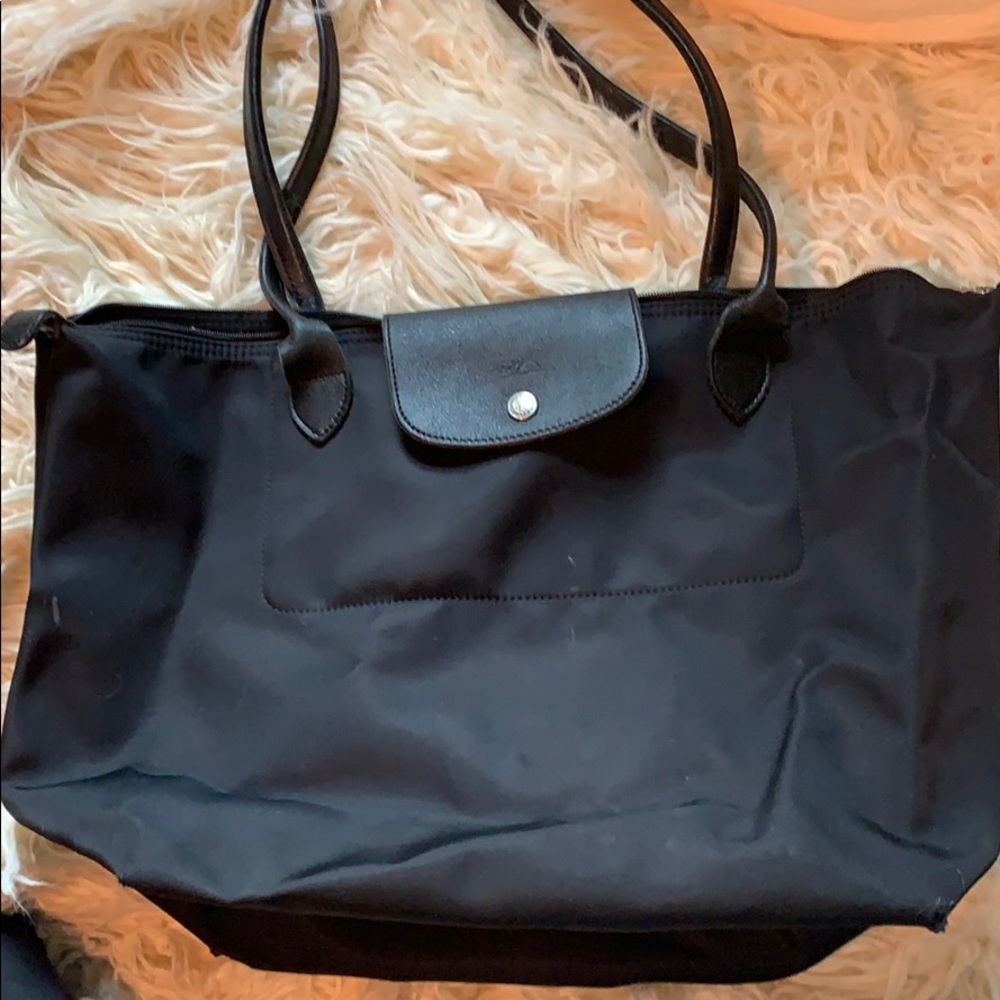 Black medium longchamp bag